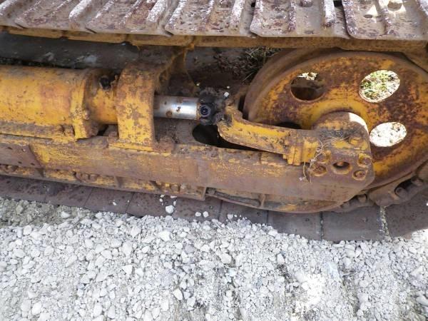 Komatsu D20S-3 Buldožeri gusjeničari