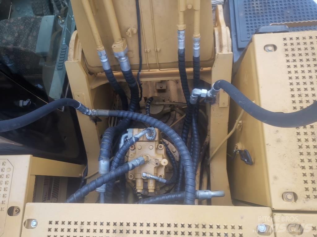 CAT 330 D Bageri gusjeničari
