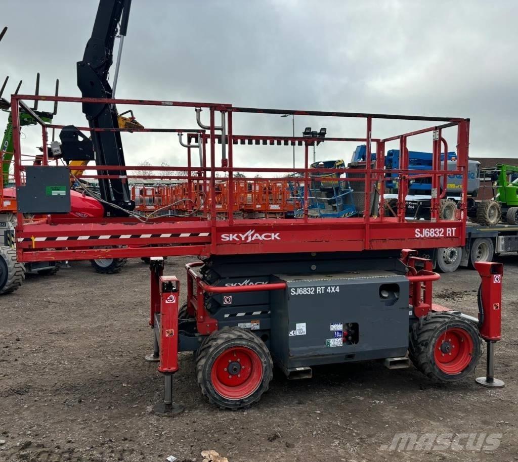 SkyJack SJ 6832 RT Škaraste platforme