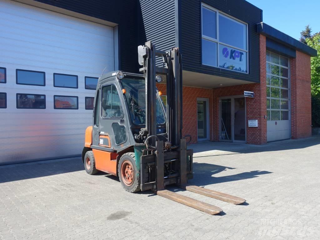 Nissan FGD 02A30Q Dizelski viličari