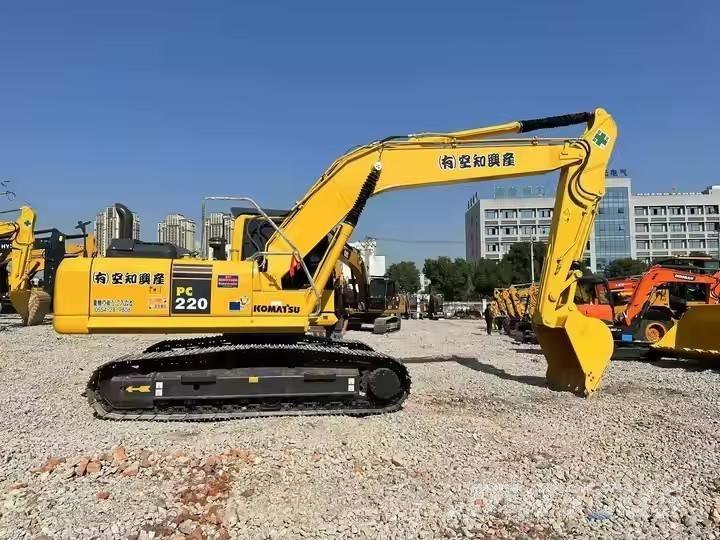 Komatsu PC 220 Bageri gusjeničari