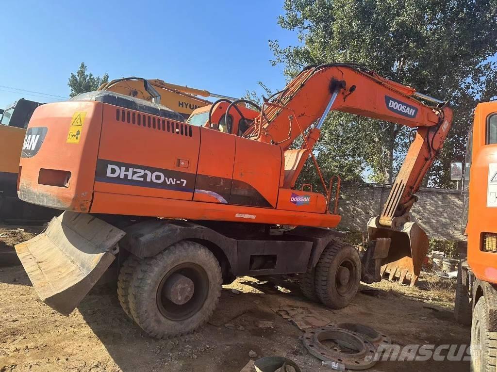 Doosan DH210w Bageri na kotačima