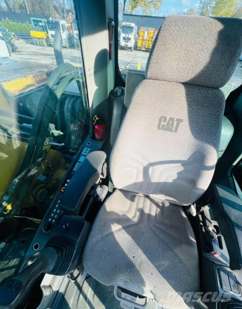 CAT M313D Bageri na kotačima