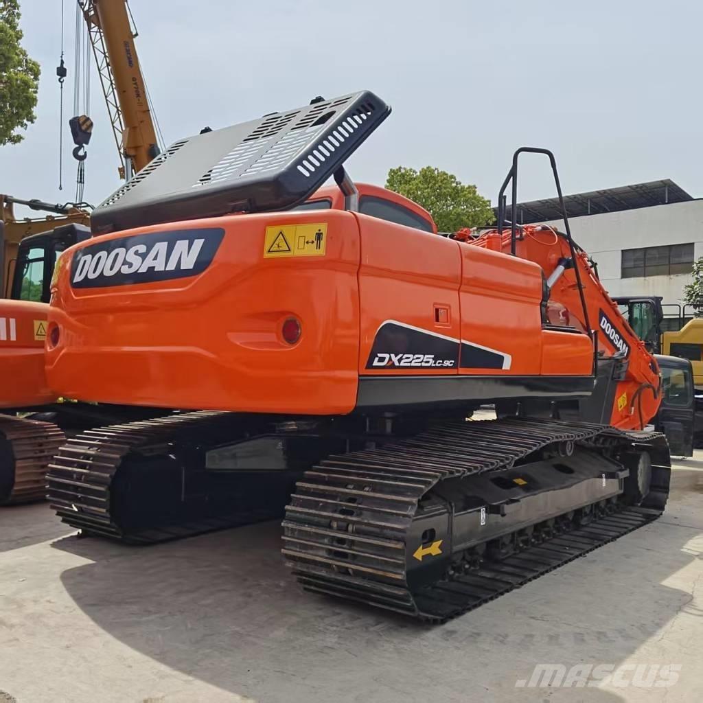 Doosan DX 225 Bageri gusjeničari