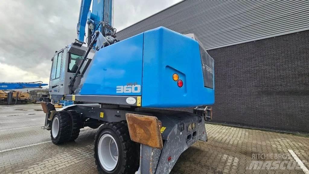 Fuchs MHL360 Bageri za manipuliranje materijalom / otpadom