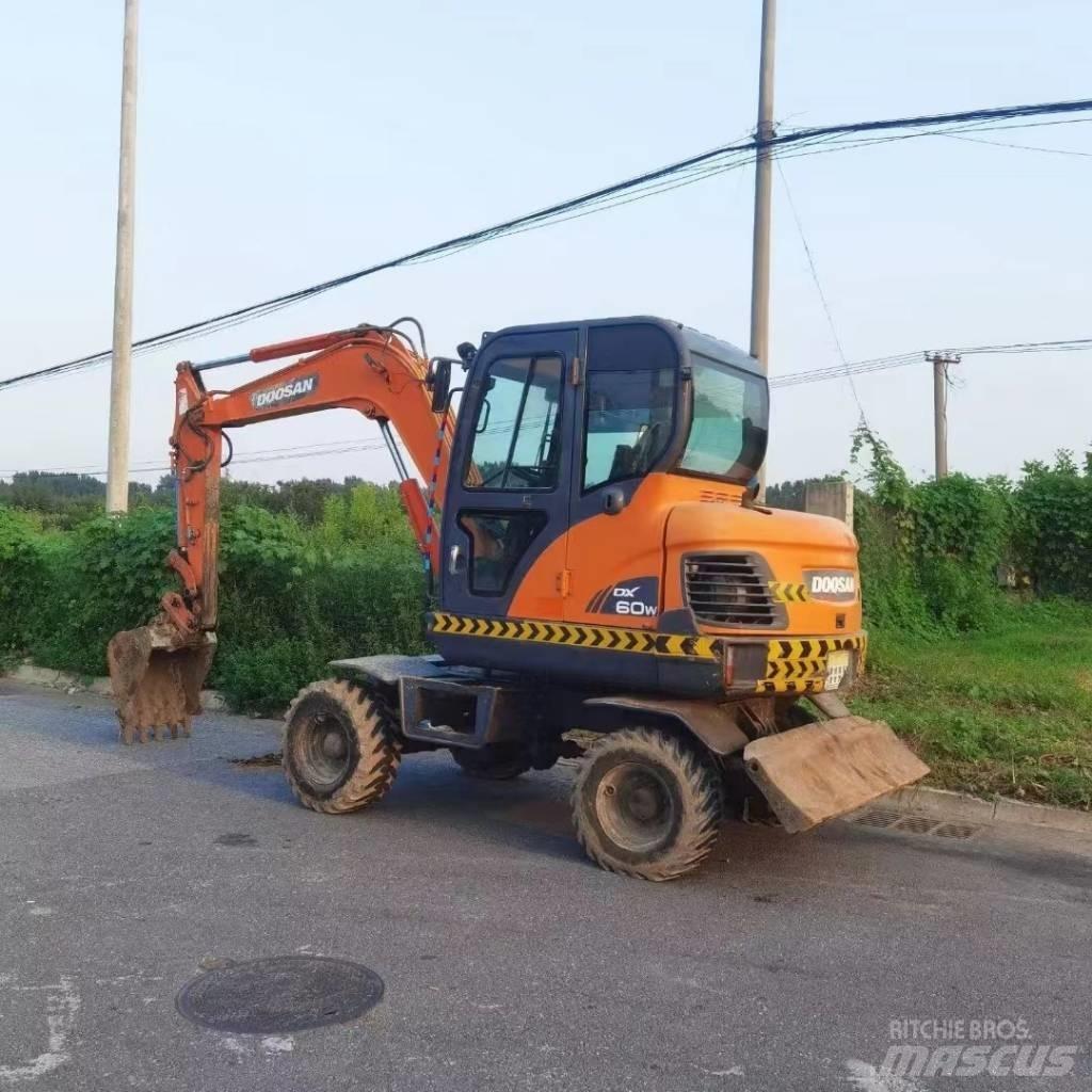 Doosan DX60W Bageri na kotačima