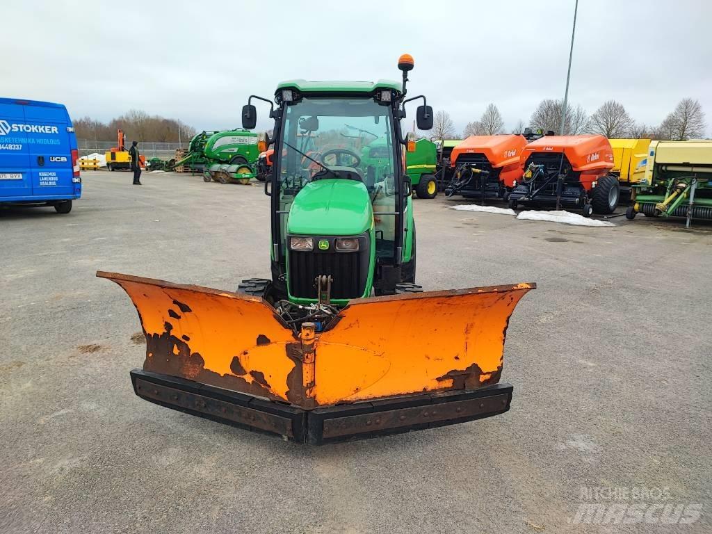 John Deere 3720 Kompaktni (mali) traktori