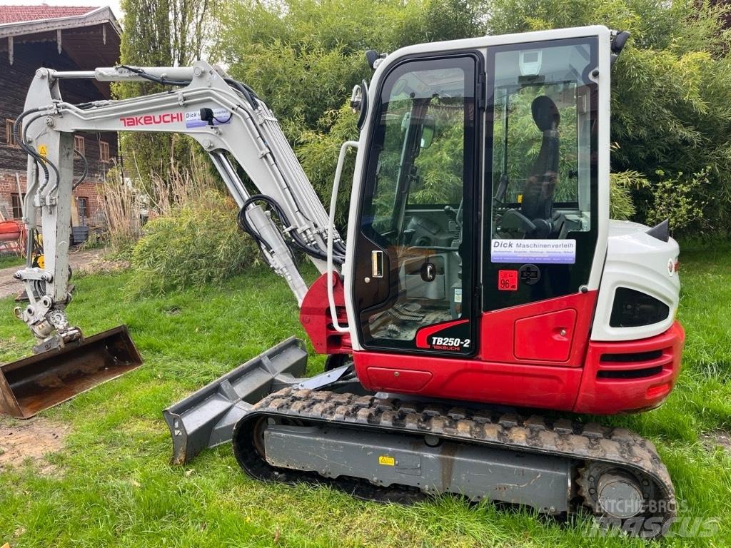 Takeuchi TB250-2 Mini bageri <7t