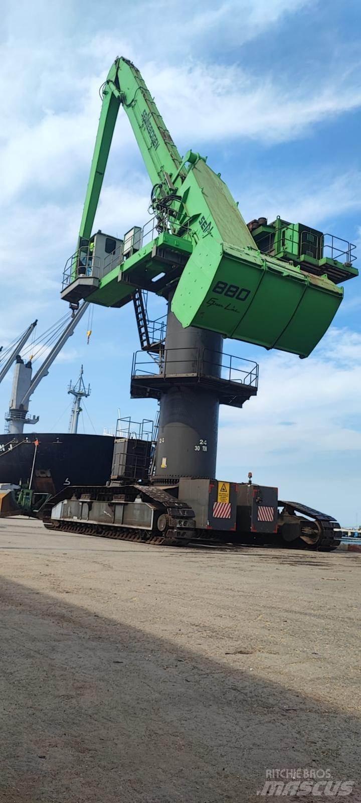 Sennebogen 880 Bageri za manipuliranje materijalom / otpadom