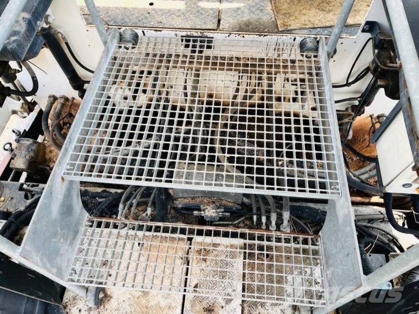 Dynapac F 141-6WD. Asfaltni finišeri