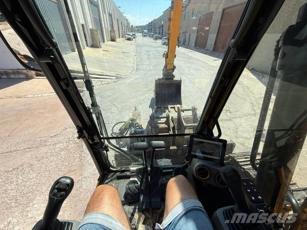 JCB 131 X LCD Bageri gusjeničari