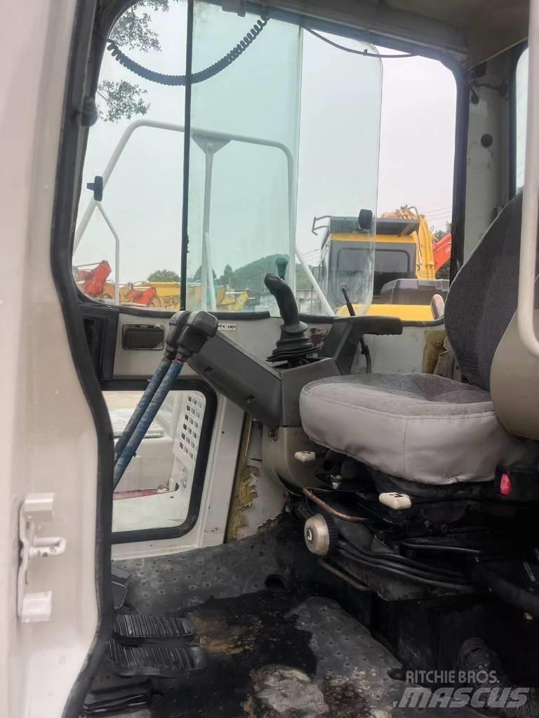 Takeuchi TB180C Bageri gusjeničari