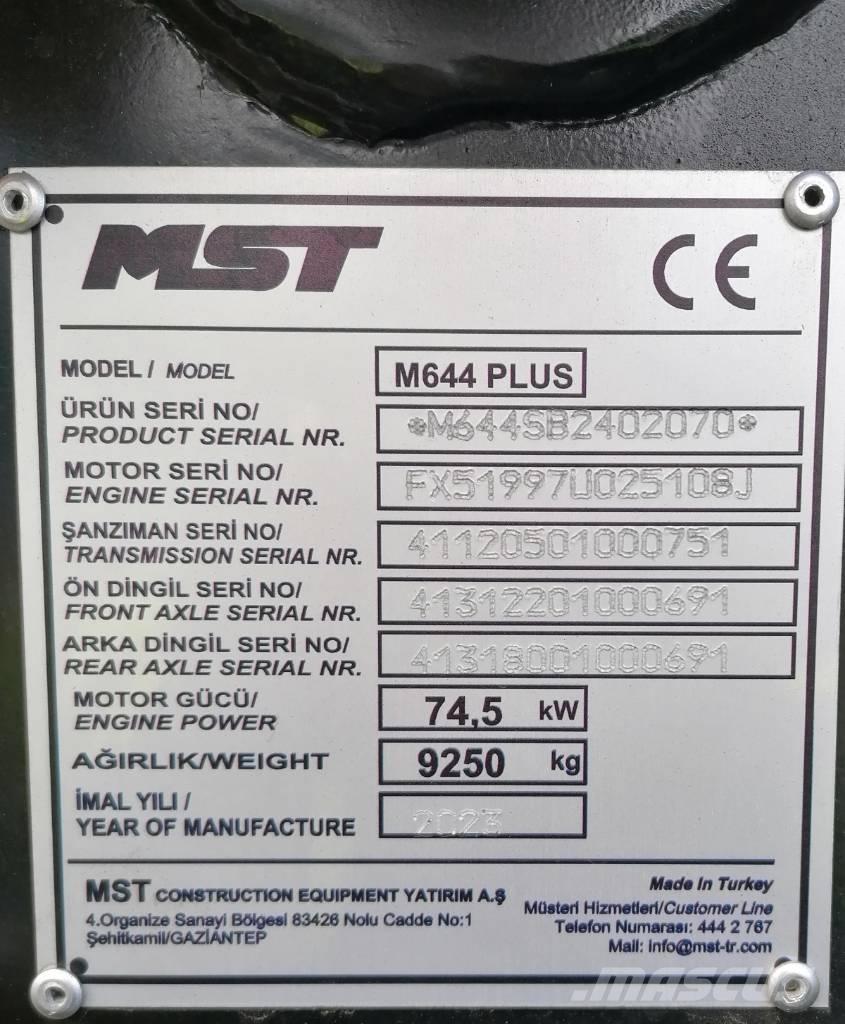 MST M644PLUS Utovarni rovokopači