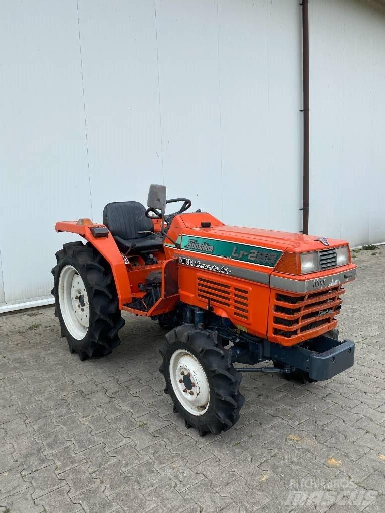 Kubota L1-225 Kompaktni (mali) traktori