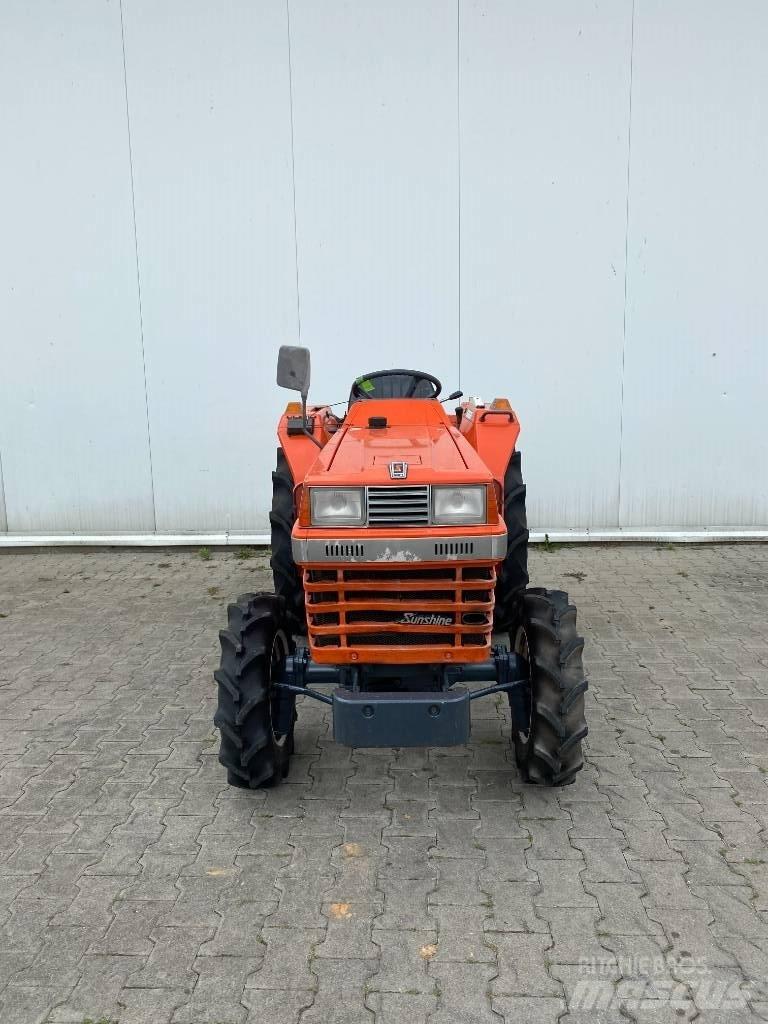 Kubota L1-225 Kompaktni (mali) traktori