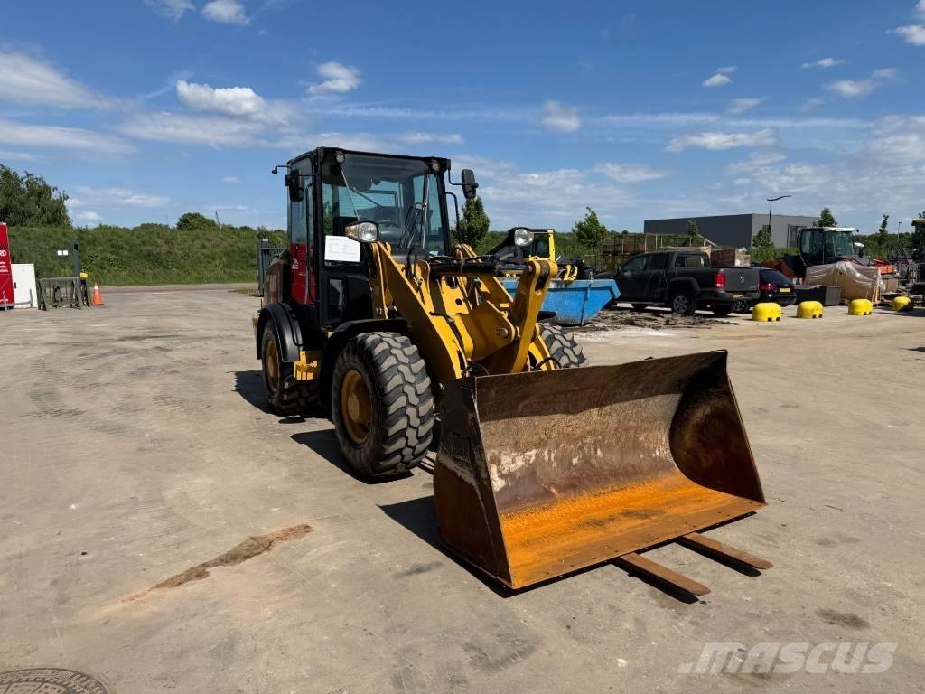 CAT 906M Utovarivači na kotačima