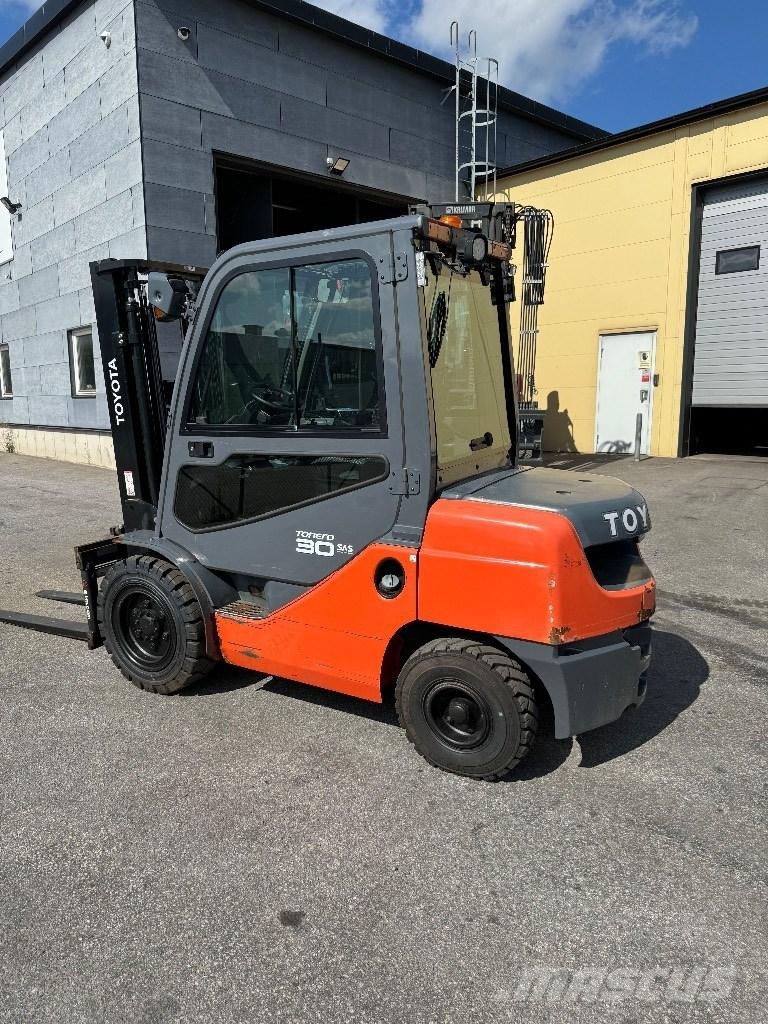Toyota 02-8FDF30 Dizelski viličari
