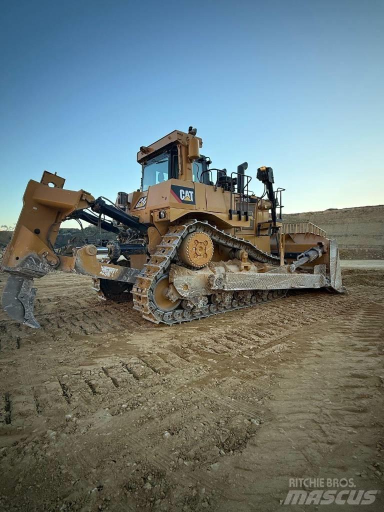CAT D 10 T Buldožeri gusjeničari