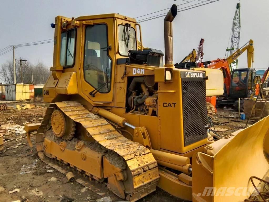 CAT D4H Buldožeri gusjeničari