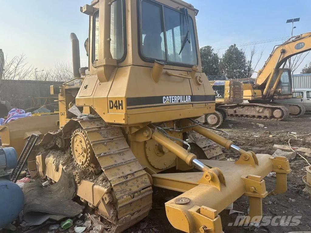 CAT D4H Buldožeri gusjeničari