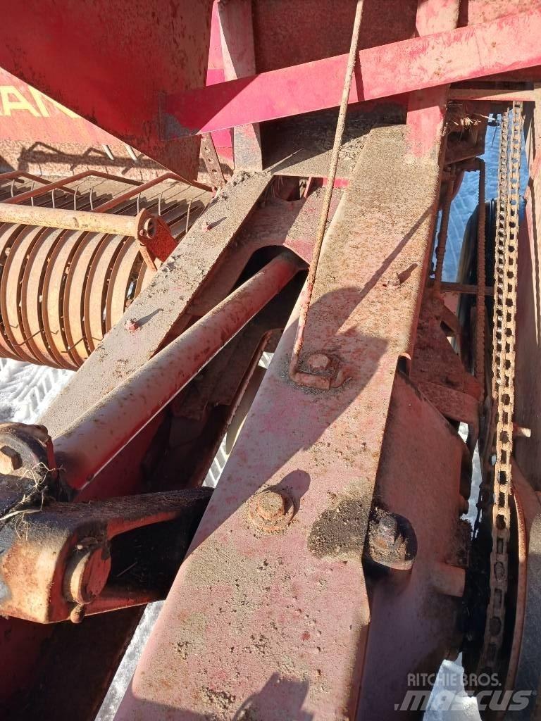 New Holland 265 Balirke za kockaste bale