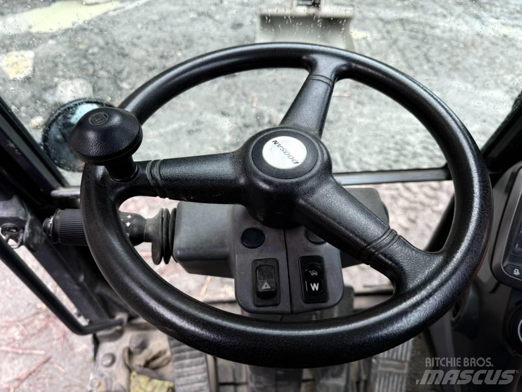 Doosan 140 W Bageri na kotačima
