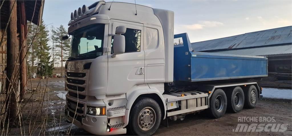Scania R580 V8 Rol kiper kamioni s kukama za dizanje
