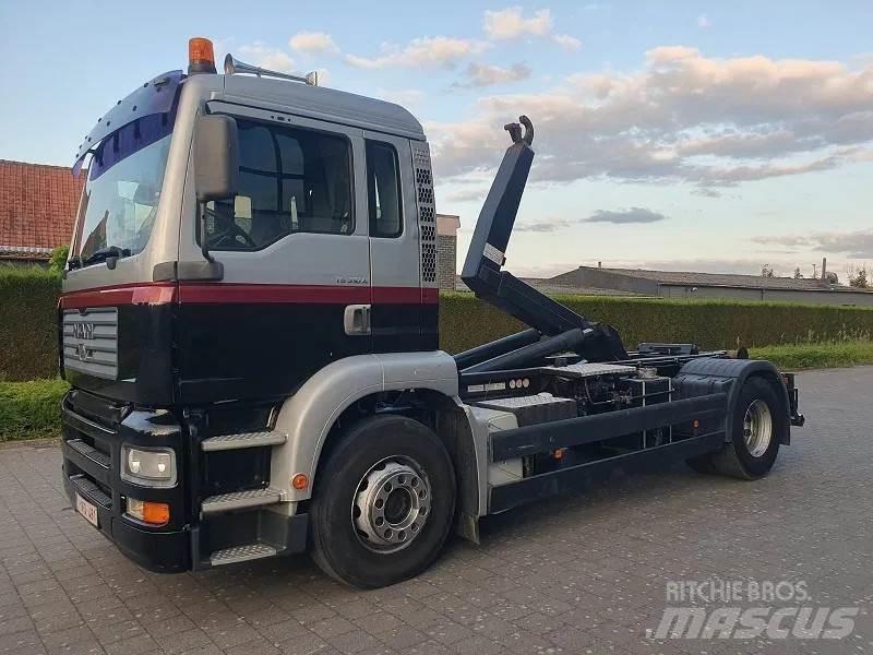 MAN TG 310 A Rol kiper kamioni s kukama za dizanje