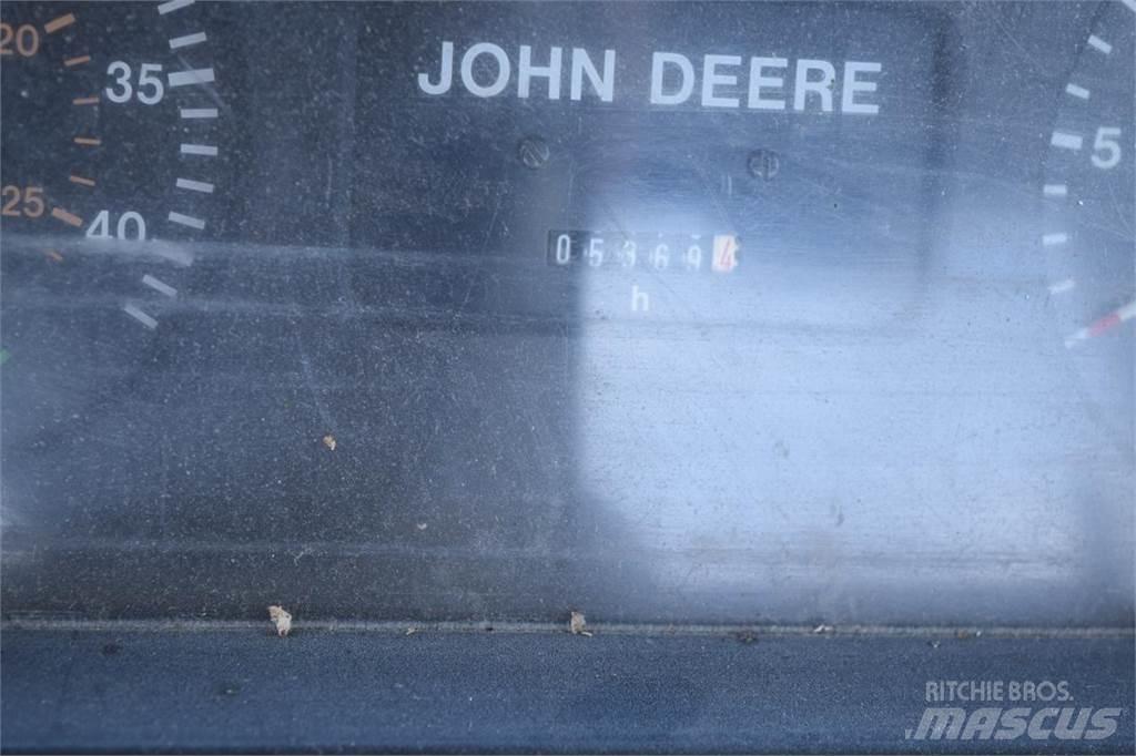 John Deere 6100 Traktori
