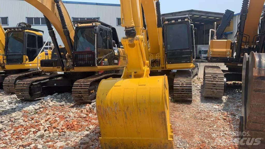 Komatsu PC 200 -8mo Bageri gusjeničari