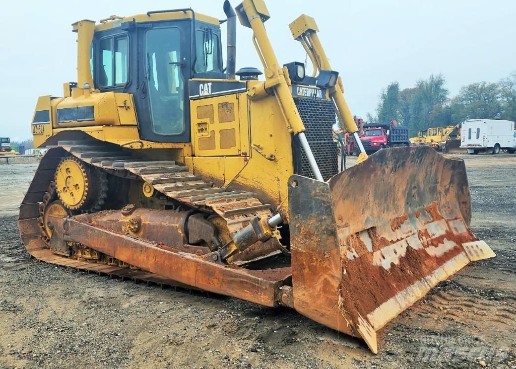 CAT D 6 R II Buldožeri gusjeničari
