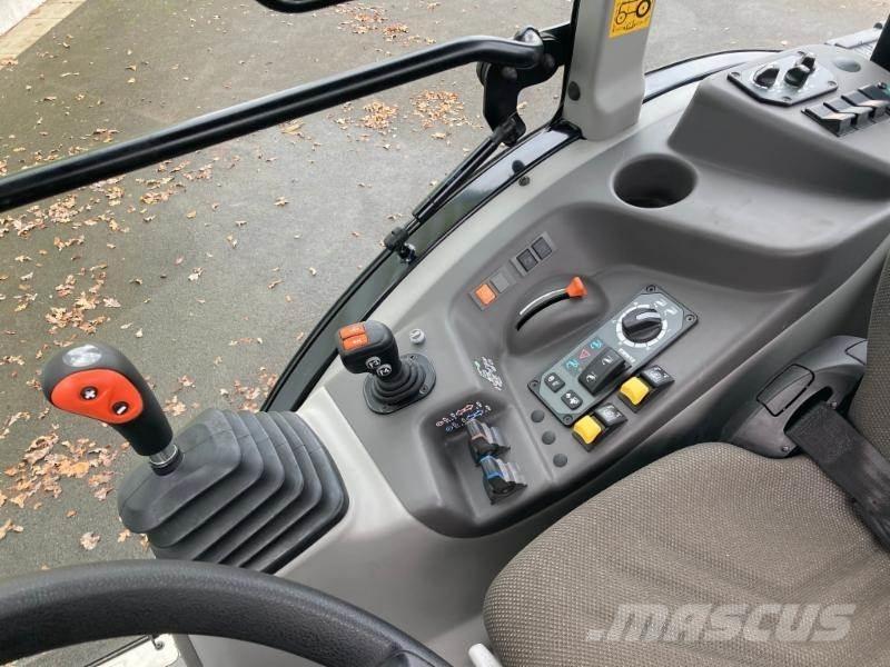 CLAAS NEXOS 240 M Traktori