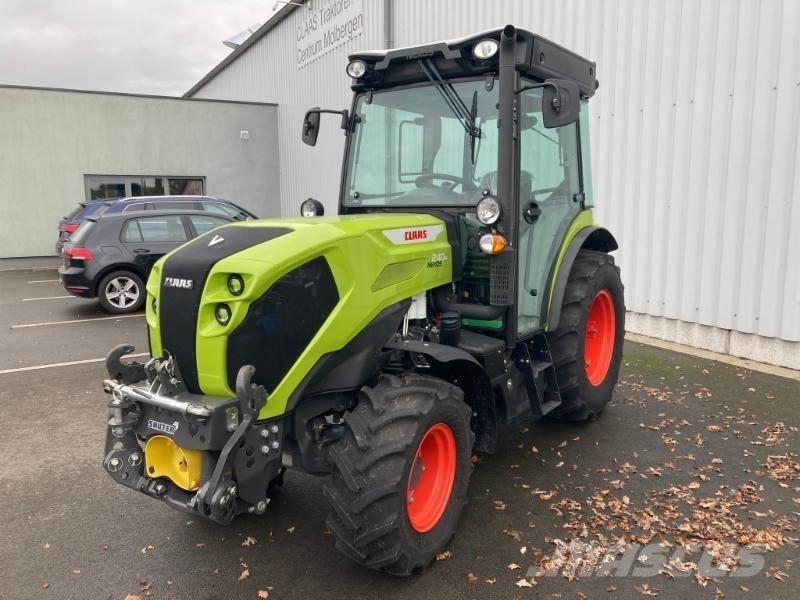 CLAAS NEXOS 240 M Traktori