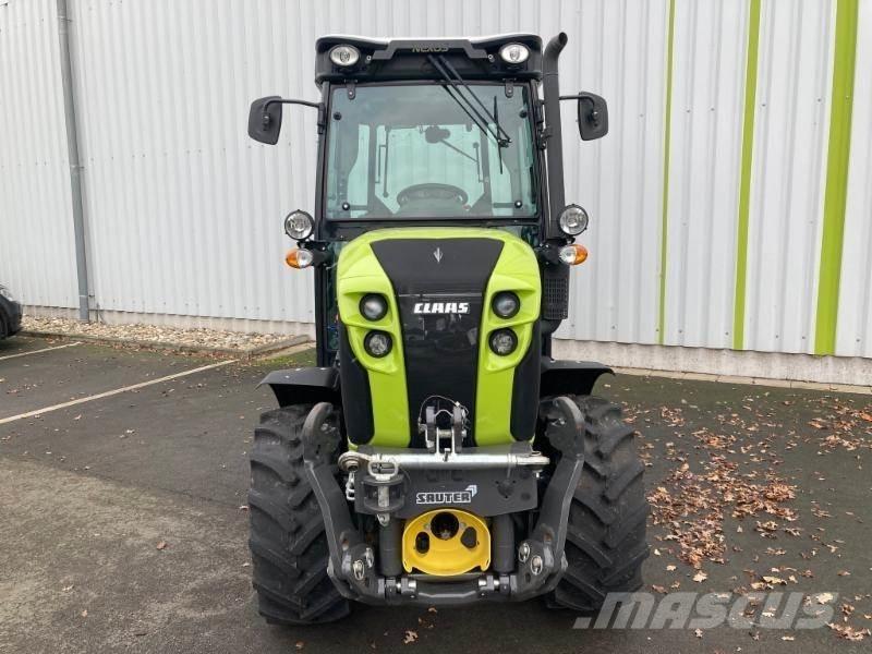 CLAAS NEXOS 240 M Traktori