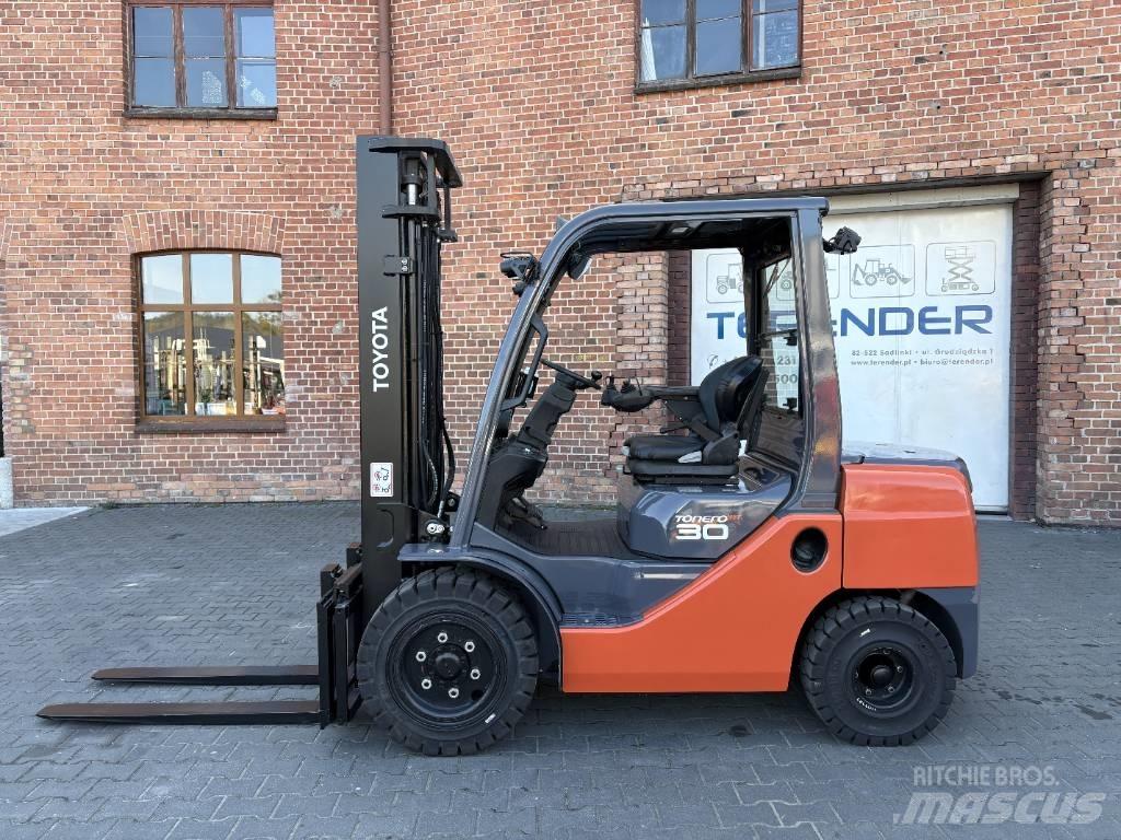 Toyota 06-8FDF30 Dizelski viličari