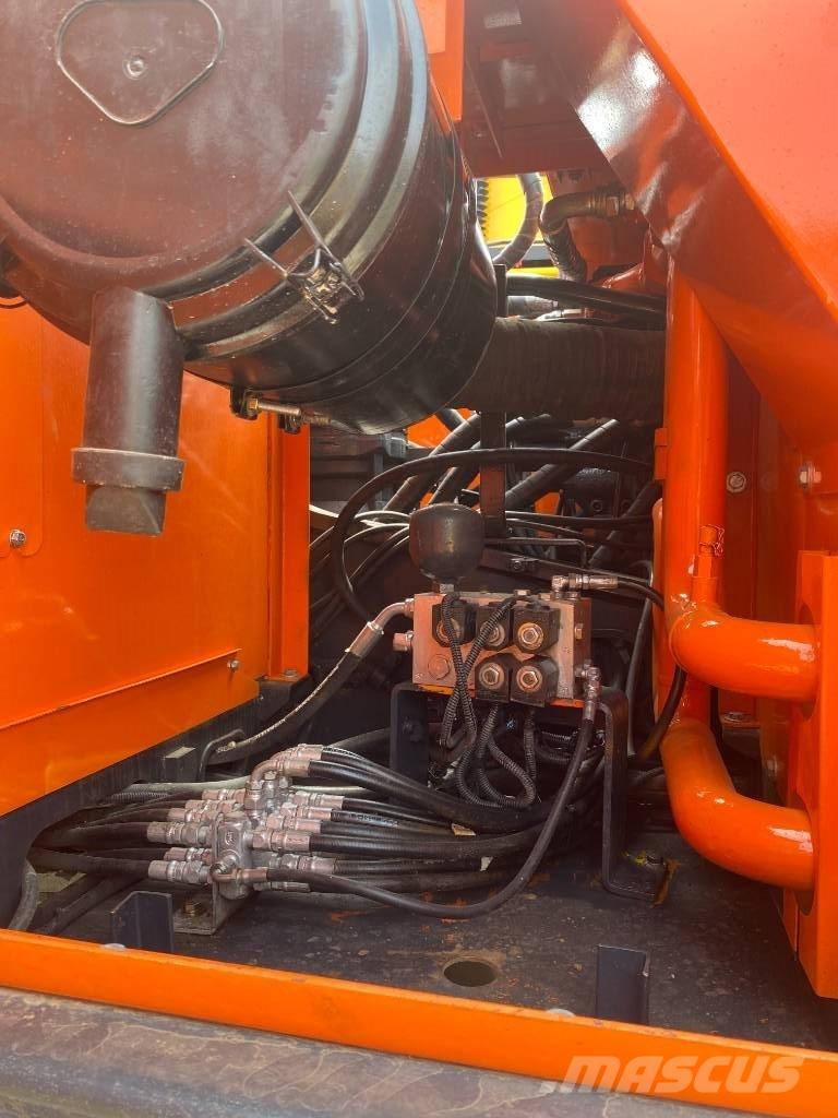 Doosan DX 300 Bageri gusjeničari
