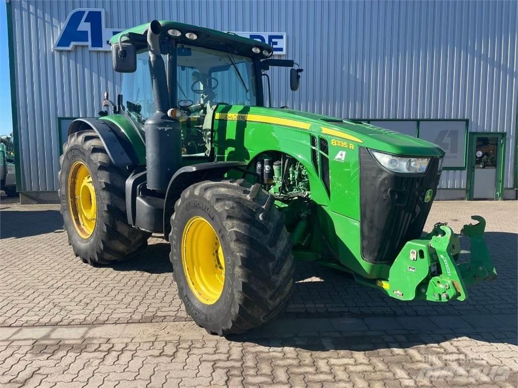 John Deere 8335R Traktori
