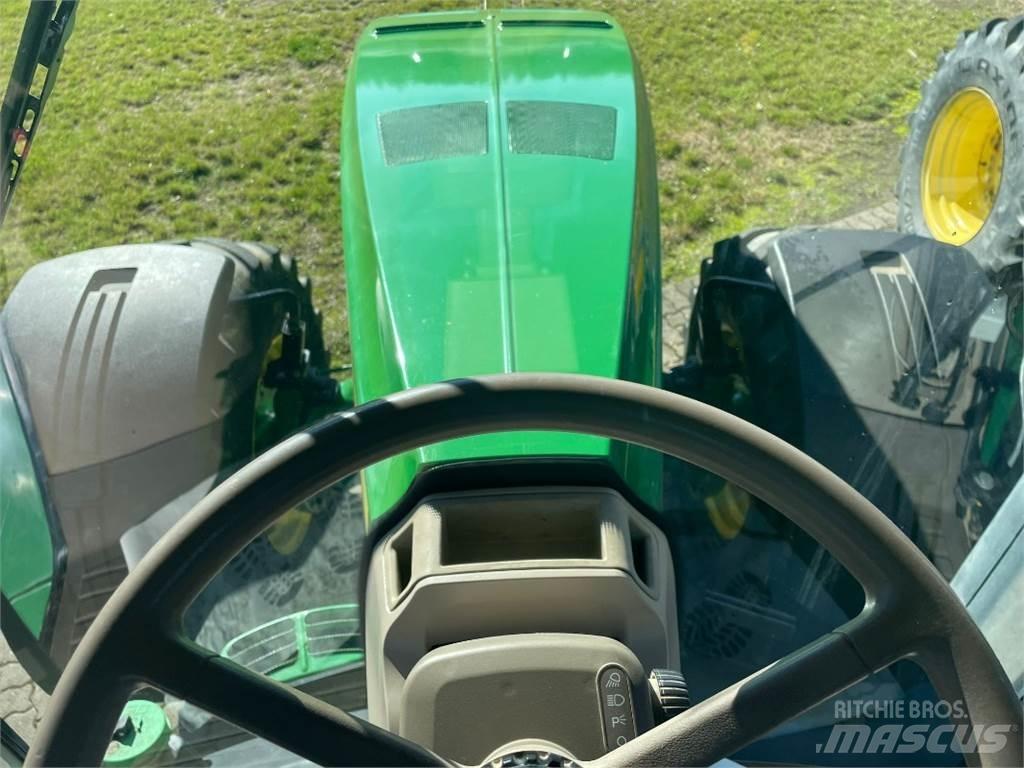 John Deere 8335R Traktori