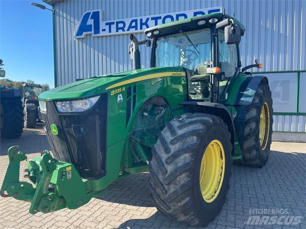 John Deere 8335R Traktori