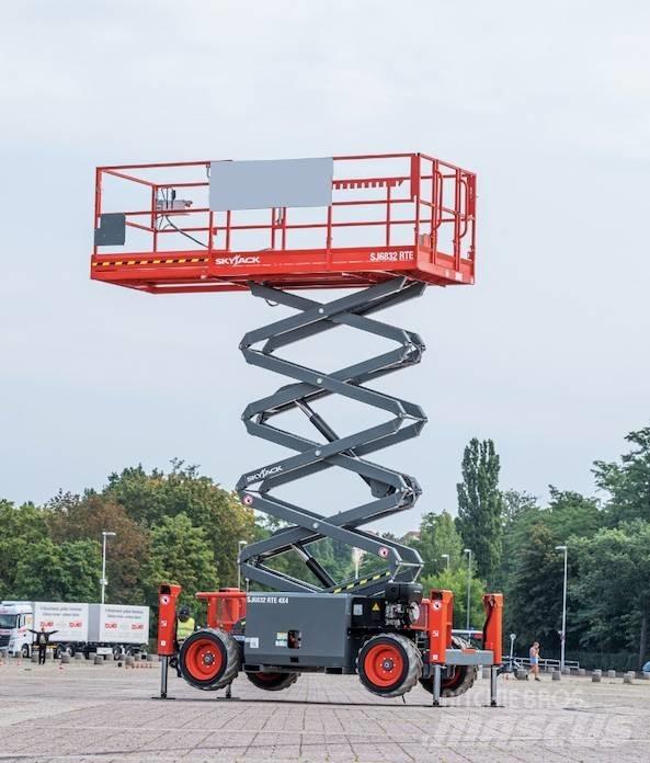 SkyJack 6832RTE Škaraste platforme