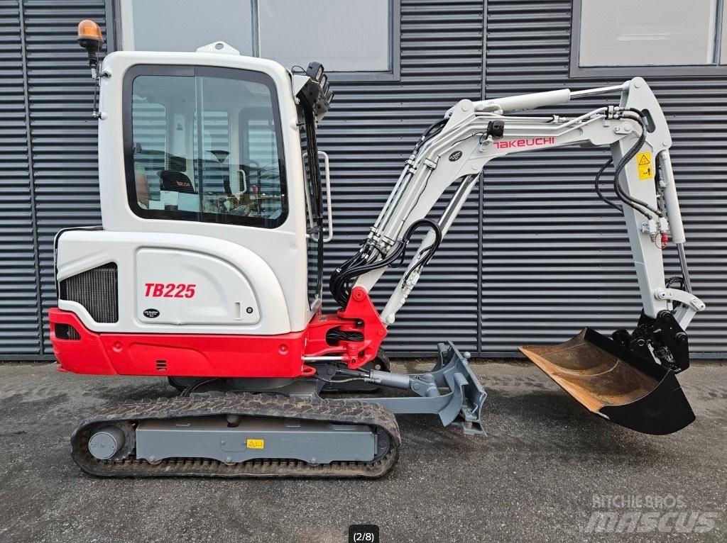 Takeuchi TB 225 Mini bageri <7t