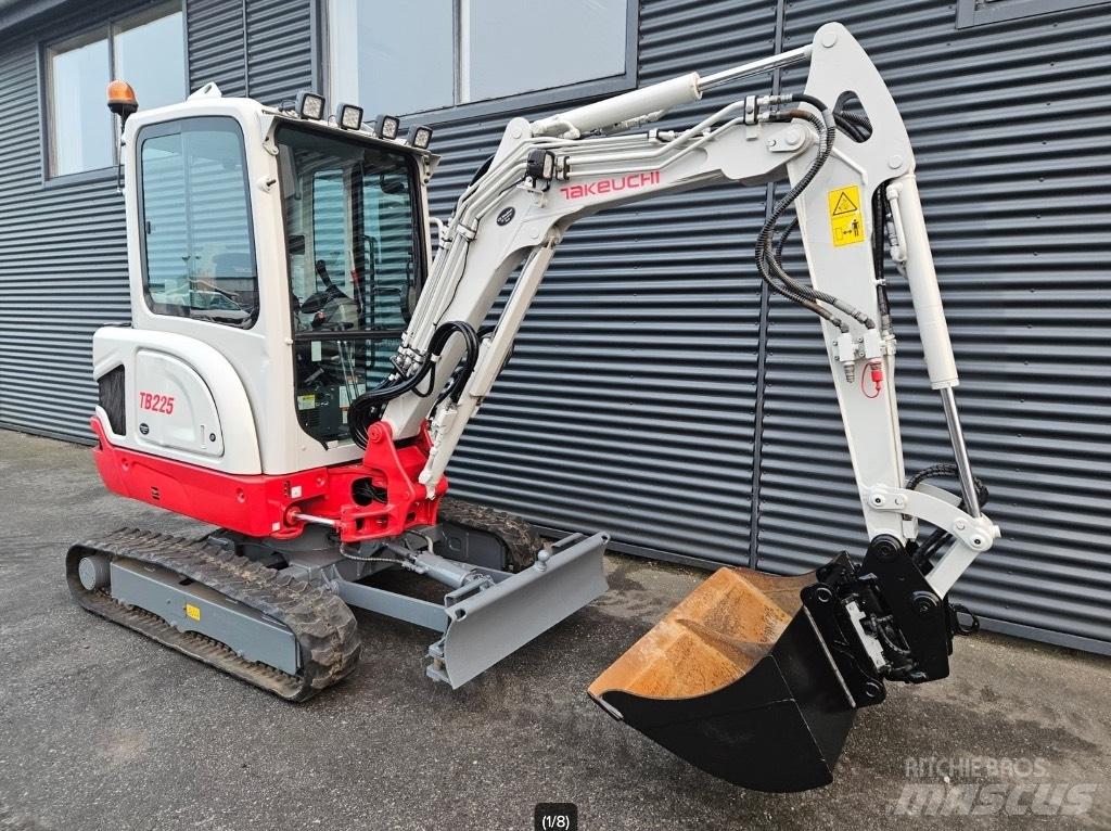 Takeuchi TB 225 Mini bageri <7t