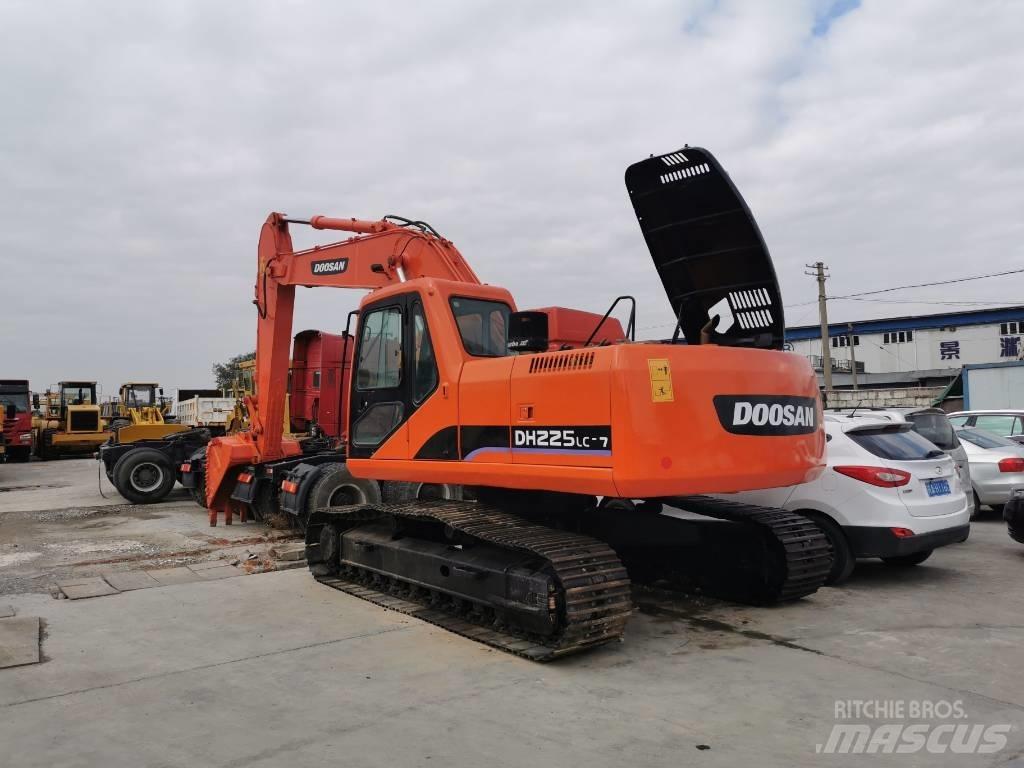 Doosan DH225 Bageri gusjeničari