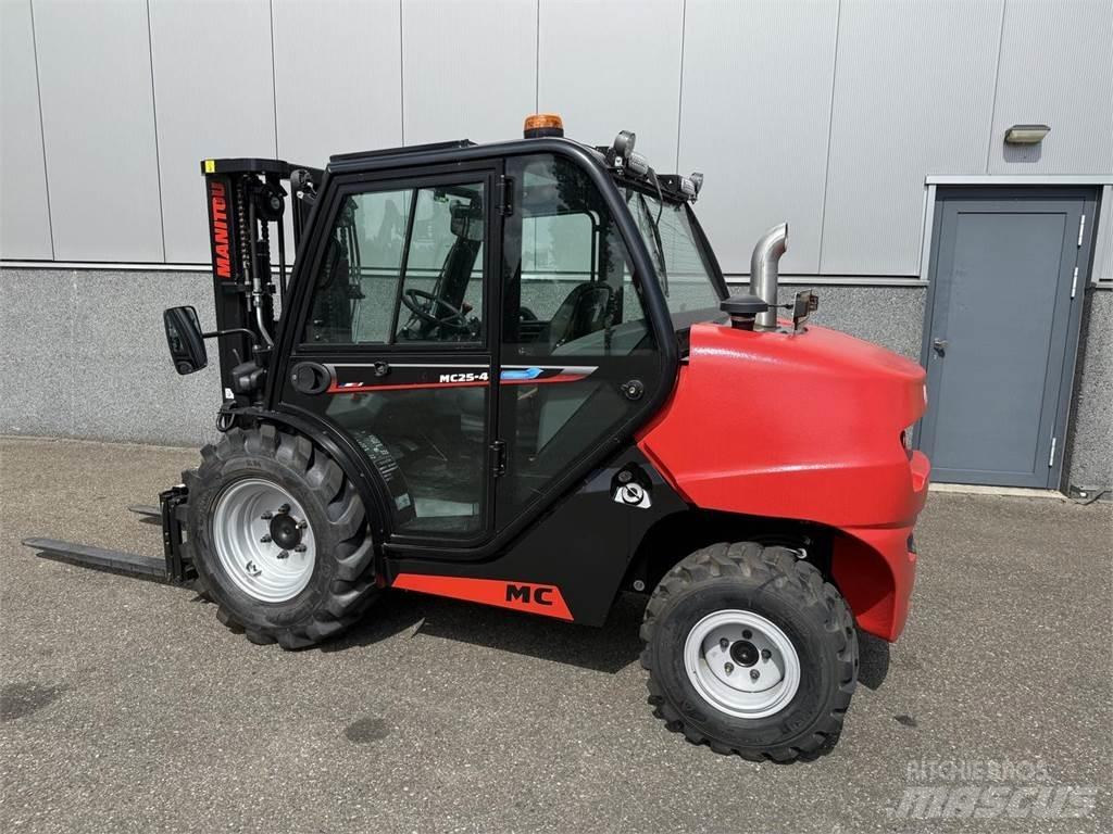Manitou MC25-4 Terenski viličar