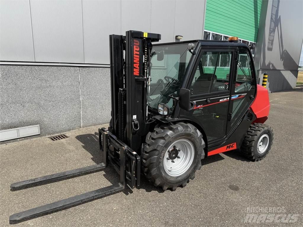 Manitou MC25-4 Terenski viličar
