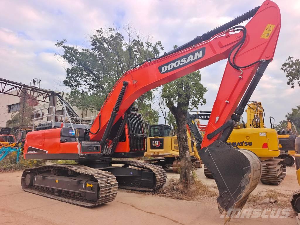 Doosan DX225LC Bageri gusjeničari