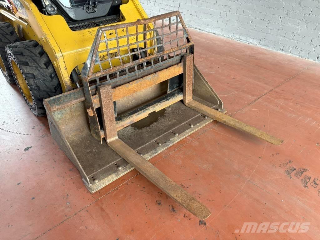 CAT 216 B Skid steer mini utovarivači