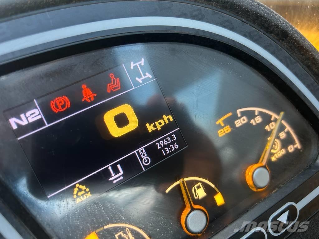 JCB 540-140 Hi Viz Teleskopski viličari