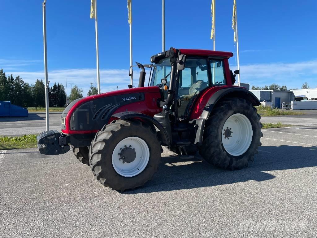 Valtra T 153 Versu Traktori