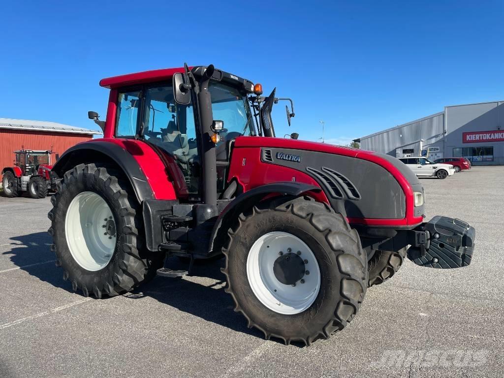 Valtra T 153 Versu Traktori
